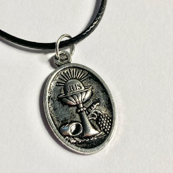 Vintage Holy Family Catholic Necklace Pendant Silver tone 18" Medal Jesus - Picture 5 of 8